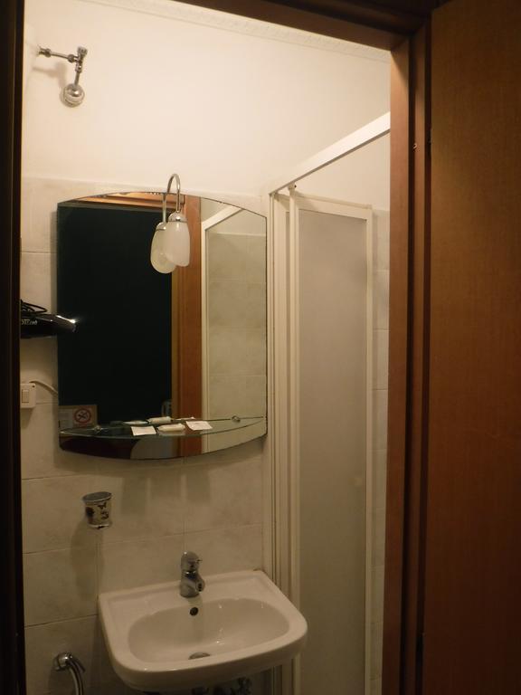 Ares Rooms Roma Oda fotoğraf