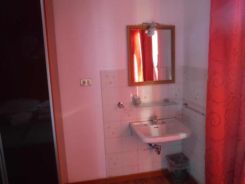 Ares Rooms Roma Oda fotoğraf