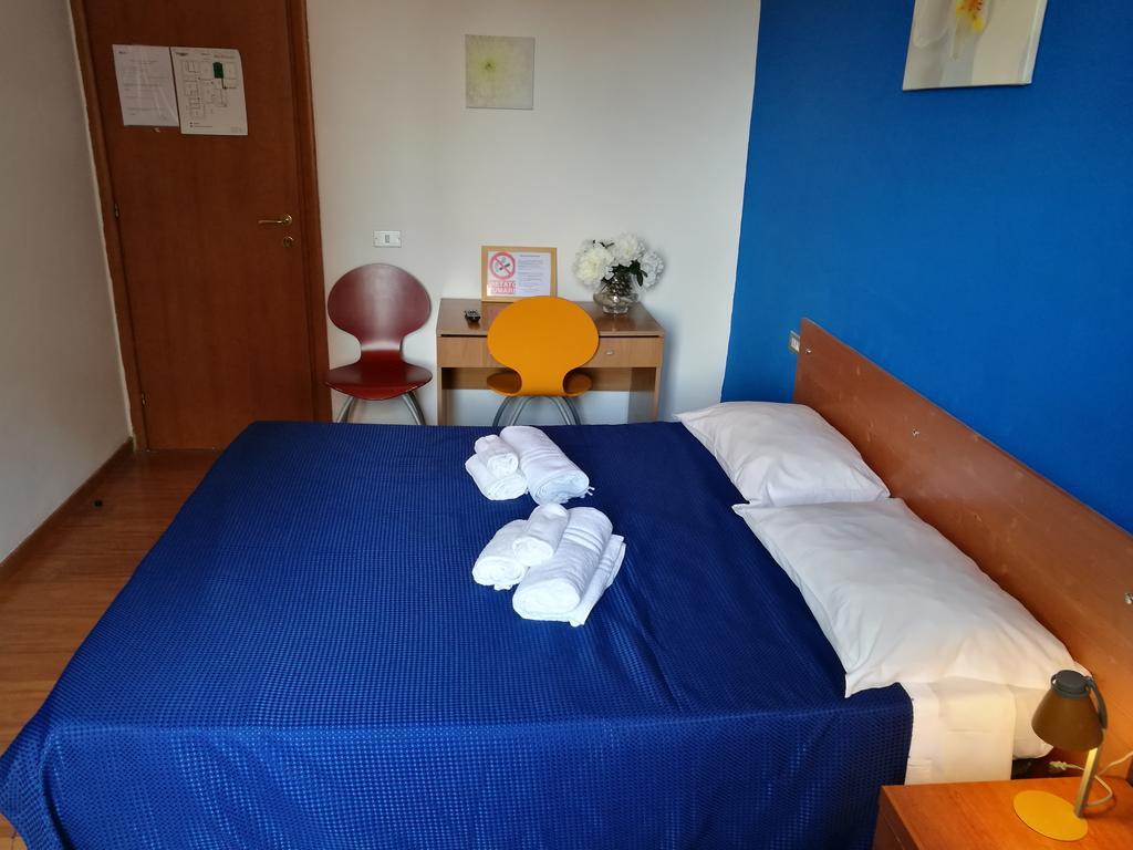 Ares Rooms Roma Oda fotoğraf